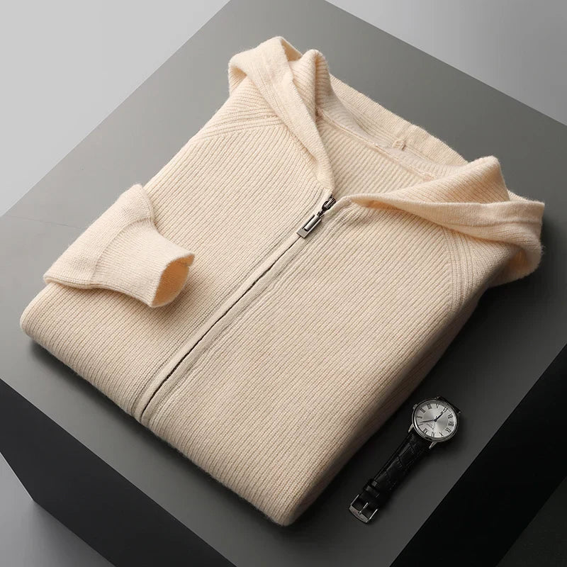 "Elegant kashmir cardigan i beige, dammodell, erbjuder lyx och komfort med sofistikerad design och mjukt material."