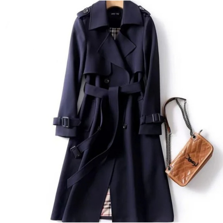 "Elegant lång trenchcoat med bälte, damjacka, visar framifrån med justerbart bälte och tidlös design för komfort och stil."