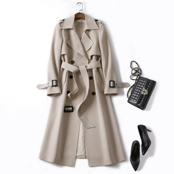 "Elegant lång trenchcoat med bälte, damjacka, visar framifrån med justerbart bälte och tidlös design för komfort och stil."
