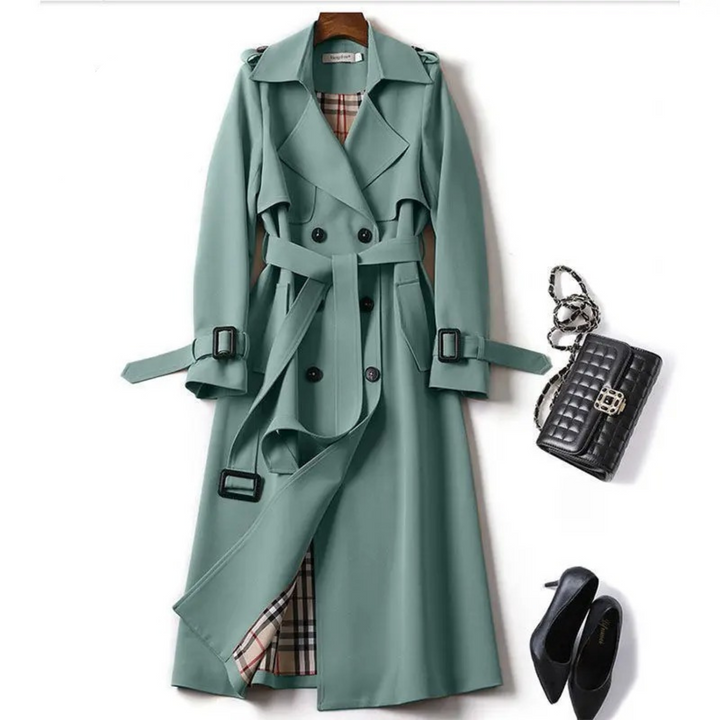 "Elegant lång trenchcoat med bälte, damjacka, visar framifrån med justerbart bälte och tidlös design för komfort och stil."
