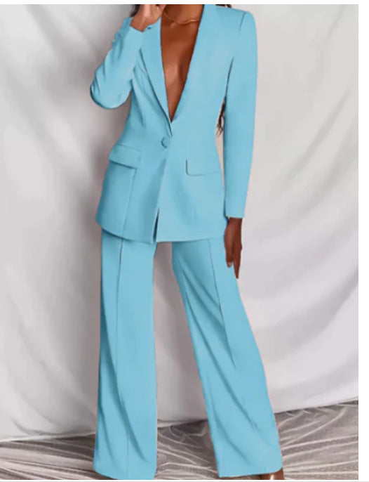 "Elegant långärmad byxdress i veganläder för kvinnor, modern passform, perfekt för både vardag och fest."