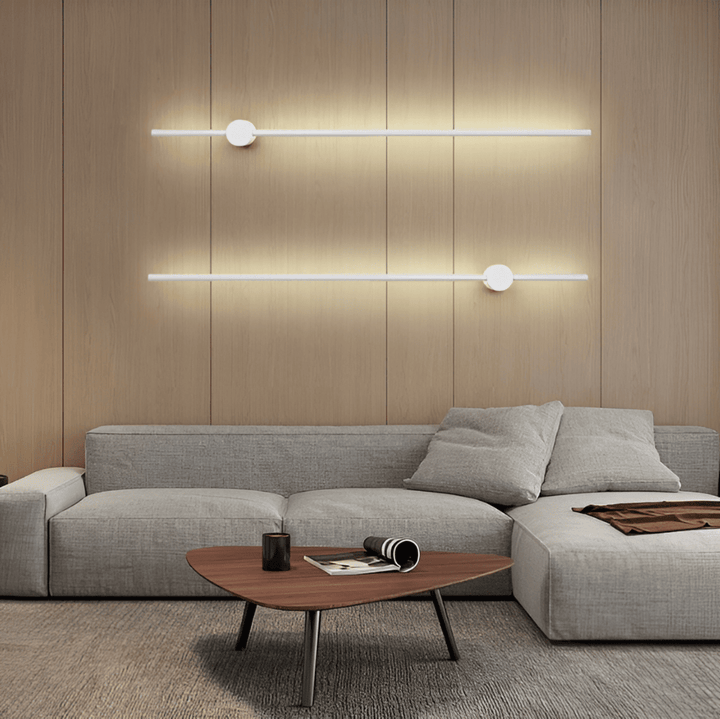 "Elegant LED vägglampa i skandinavisk design, roterbar, akryl och aluminium, idealisk för modern belysning."