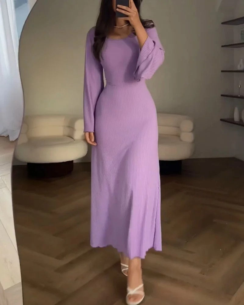 Elegant maxi klänning med smickrande silhuett i lila, svart, grå, brun, rosa för modern stil. Sofistikering & feminin elegans