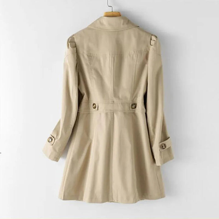 "Elegant mellanlång trenchcoat för damer med stilren design och bekväm passform, perfekt för vardagsbruk"