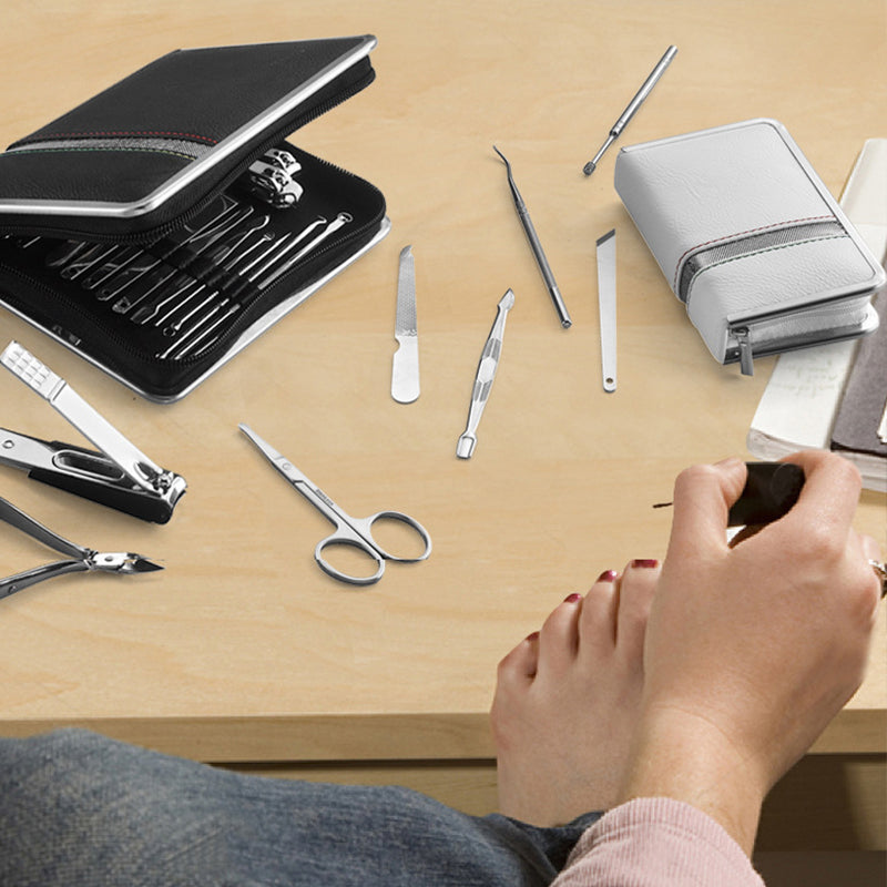 "Elegant nagelvårdsset, ergonomiska verktyg i stålfodral med svart PU-läder, för manikyr och pedikyr."