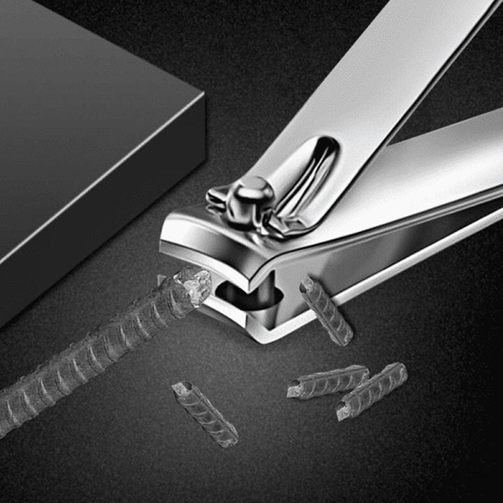 "Elegant nagelvårdsset, ergonomiska verktyg i stålfodral med svart PU-läder, för manikyr och pedikyr."