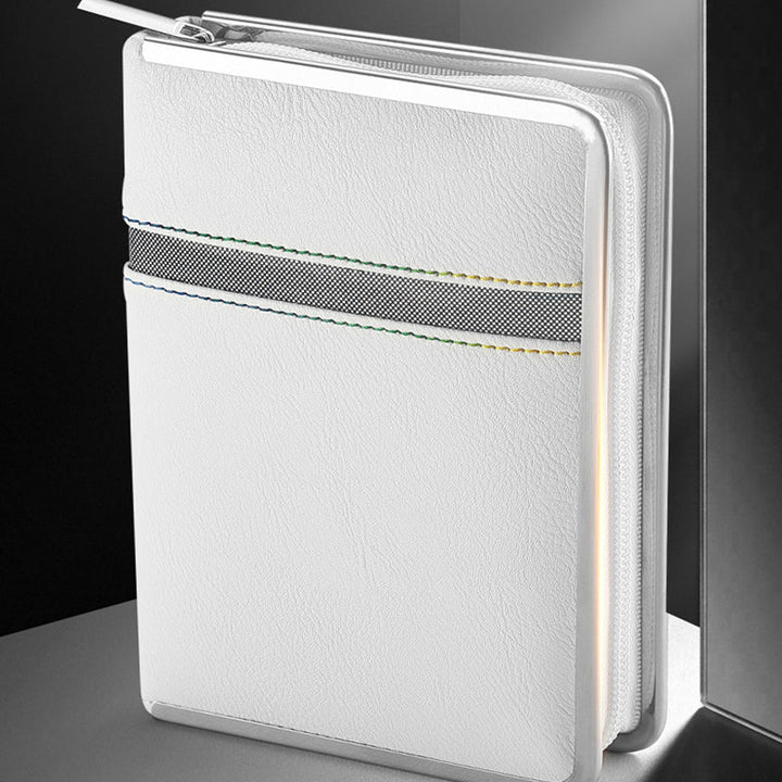 "Elegant nagelvårdsset, ergonomiska verktyg i stålfodral med svart PU-läder, för manikyr och pedikyr."