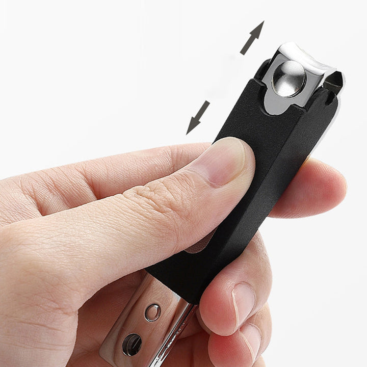 "Elegant nagelvårdsset, ergonomiska verktyg i stålfodral med svart PU-läder, för manikyr och pedikyr."