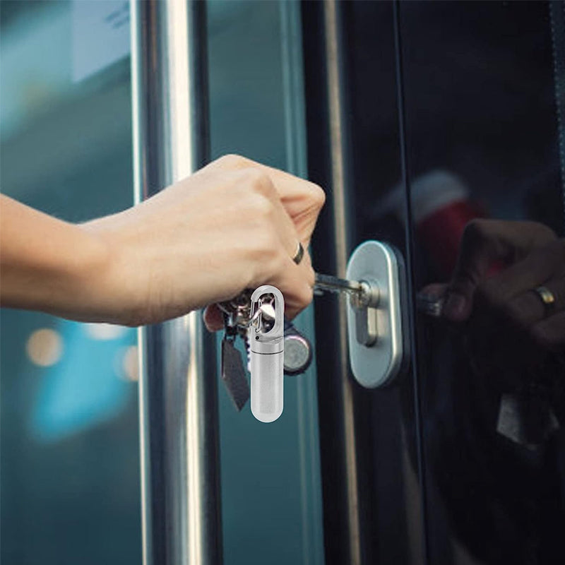 "Elegant rostfri vattentät pillbox för dagligt bruk, kompakt design som passar på en nyckelring med portabel funktion."