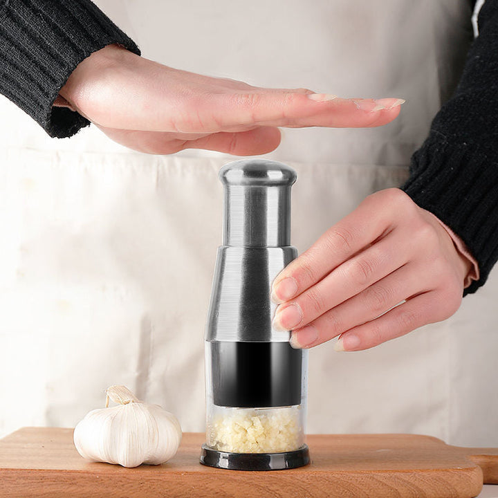 "Elegant rostfri vitlökshackare, perfekt för snabb och enkel matlagning i köket. Slät finish, hållbar design."