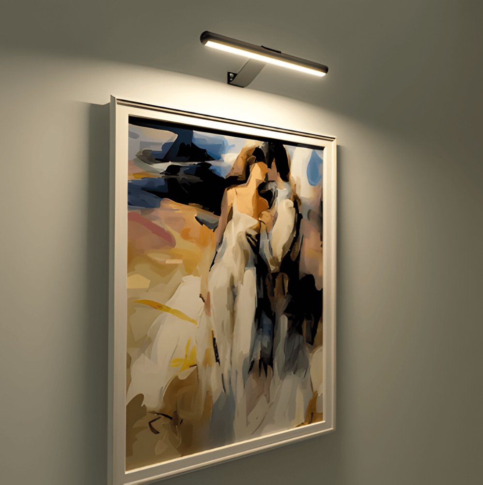 "Elegant roterbar LED-vägglampa med kabelfri installation, magnetisk bas och USB-C anslutning i svart, vit eller guld."