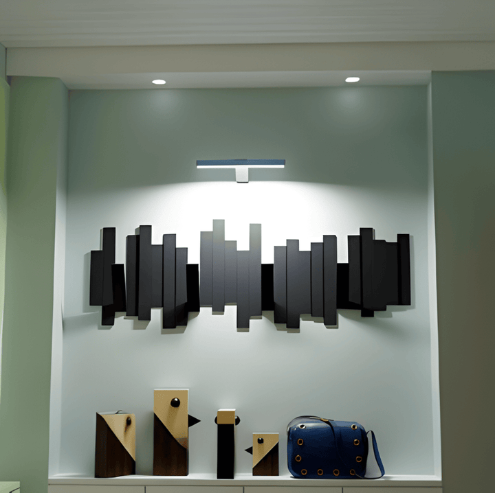 "Elegant roterbar LED-vägglampa med kabelfri installation, magnetisk bas och USB-C anslutning i svart, vit eller guld."