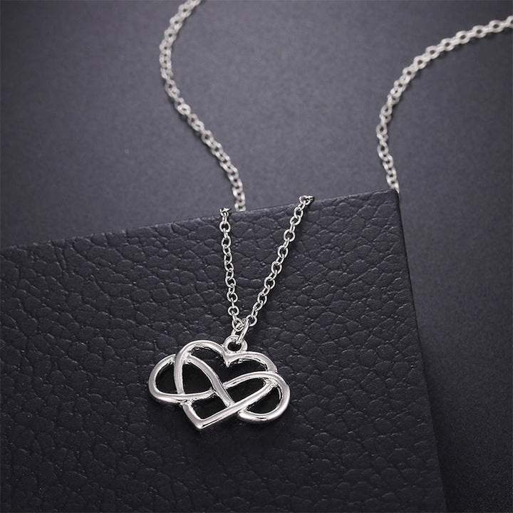 "Elegant silver oändlighetshjärta halsband för kvinnor med österrikiska zirkoner, dubbel infinity design, stilfullt smycke."