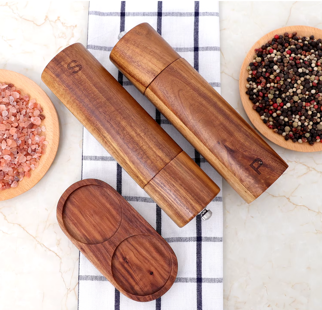 "Elegant teak köksredskap, miljövänligt set för hållbar matlagning. Skandinavisk design, stilrent och funktionellt."