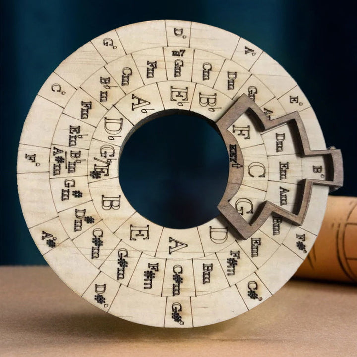 "Elegant trä melodiverktyg för musiker, justerbar i vit finish, hållbart och vackert designat för musikstudion."