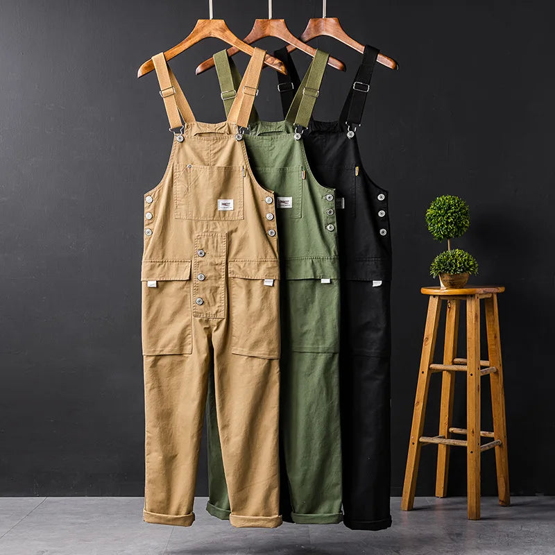 Elegant trädgårdsoverall för kvinnor, praktisk design med cargo-fickor, justerbara axelband och bekväm stretchig passform.