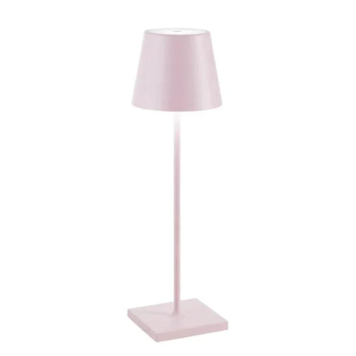 "Elegant trådlös bordslampa i aluminium med USB-laddning, dimbar design, perfekt för inomhus- och utomhusmiljöer."