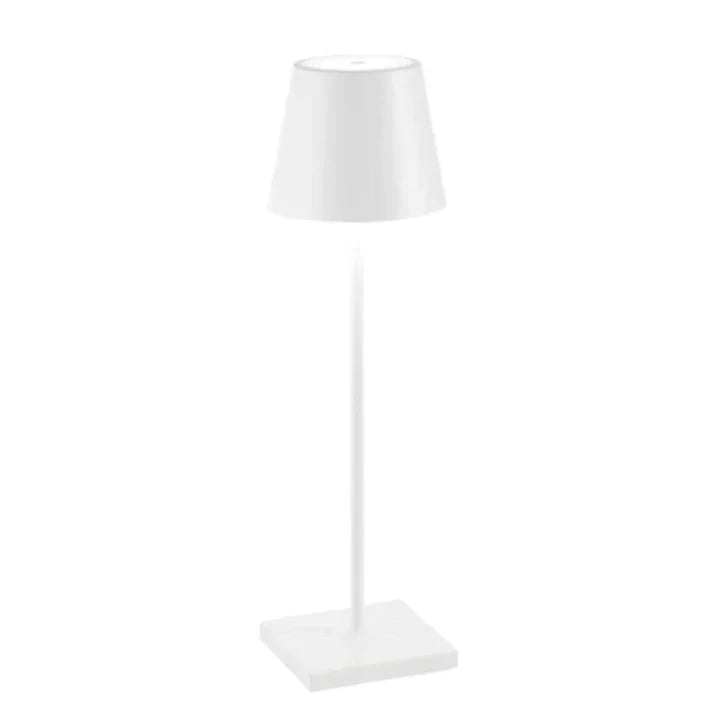 "Elegant trådlös bordslampa i aluminium med USB-laddning, dimbar design, perfekt för inomhus- och utomhusmiljöer."