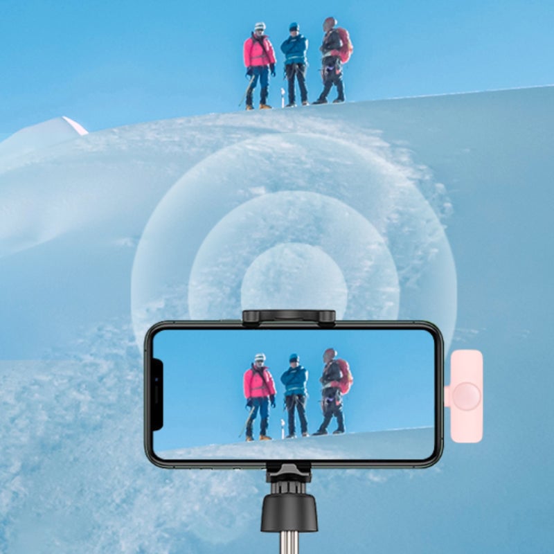 "Elegant trådlös lavaliermikrofon i rosa för mobil, erbjuder kristallklart ljud och omvänd ljudupptagning för kreativt skapan