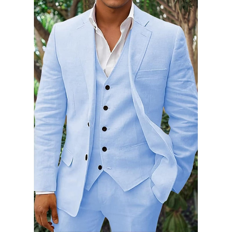 "Elegant tredelat herrlinneset i klassisk stil med blazer, väst och byxor, perfekt för formella tillfällen."