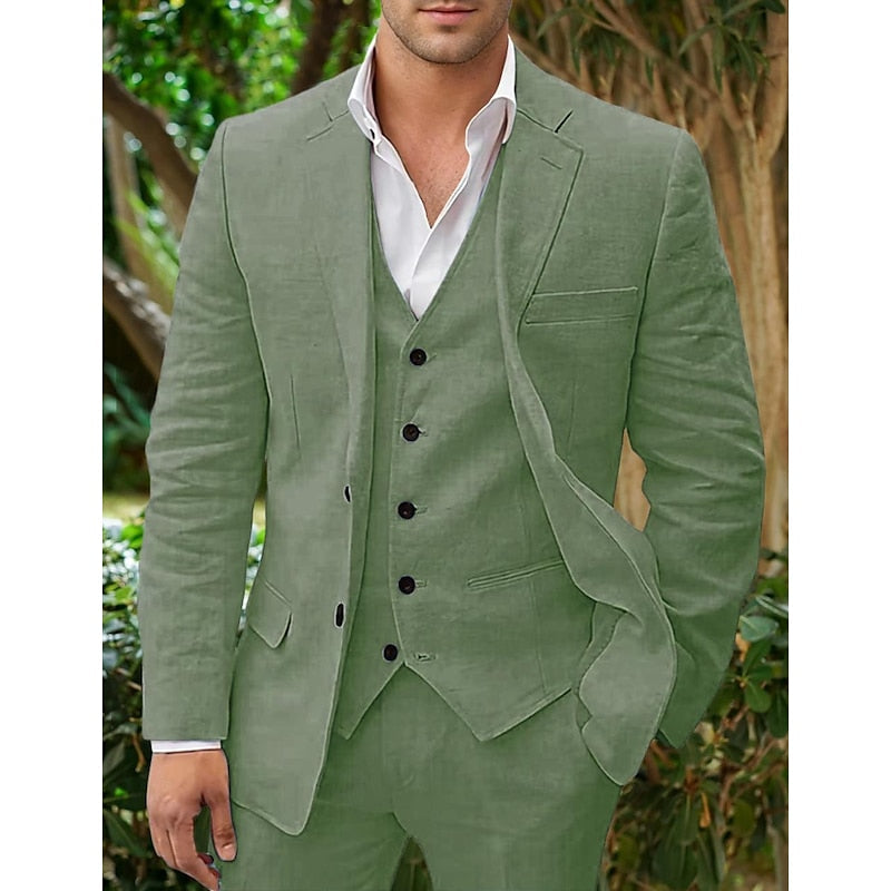 "Elegant tredelat herrlinneset i klassisk stil med blazer, väst och byxor, perfekt för formella tillfällen."