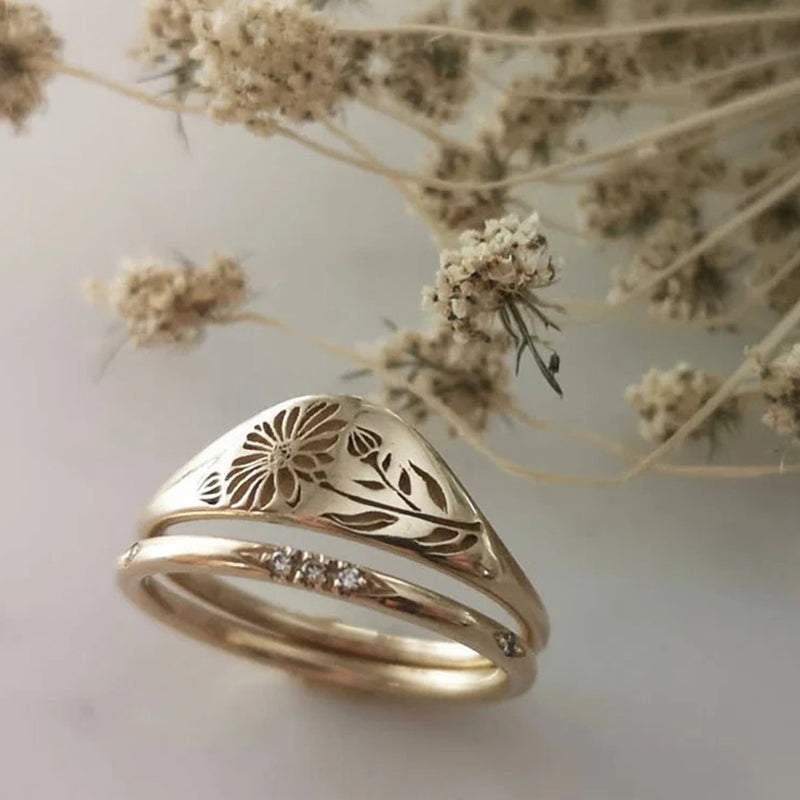 "Elegant unik lavendelring för kvinnor med guld och zirkon, perfekt som romantisk accessoar för speciella tillfällen."