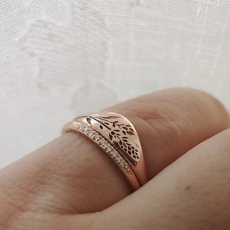"Elegant unik lavendelring för kvinnor med guld och zirkon, perfekt som romantisk accessoar för speciella tillfällen."