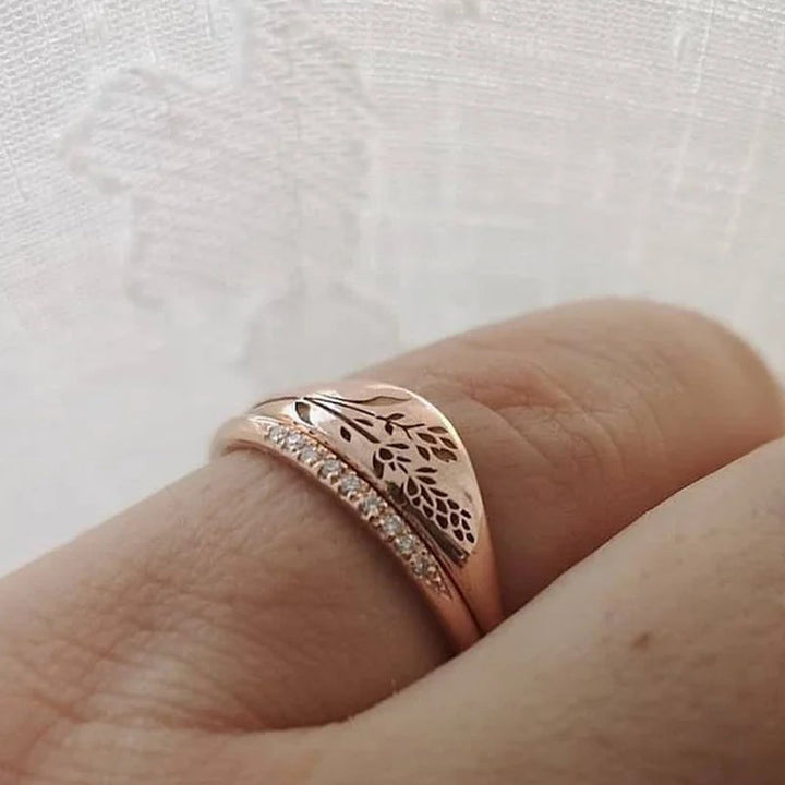 "Elegant unik lavendelring för kvinnor med guld och zirkon, perfekt som romantisk accessoar för speciella tillfällen."