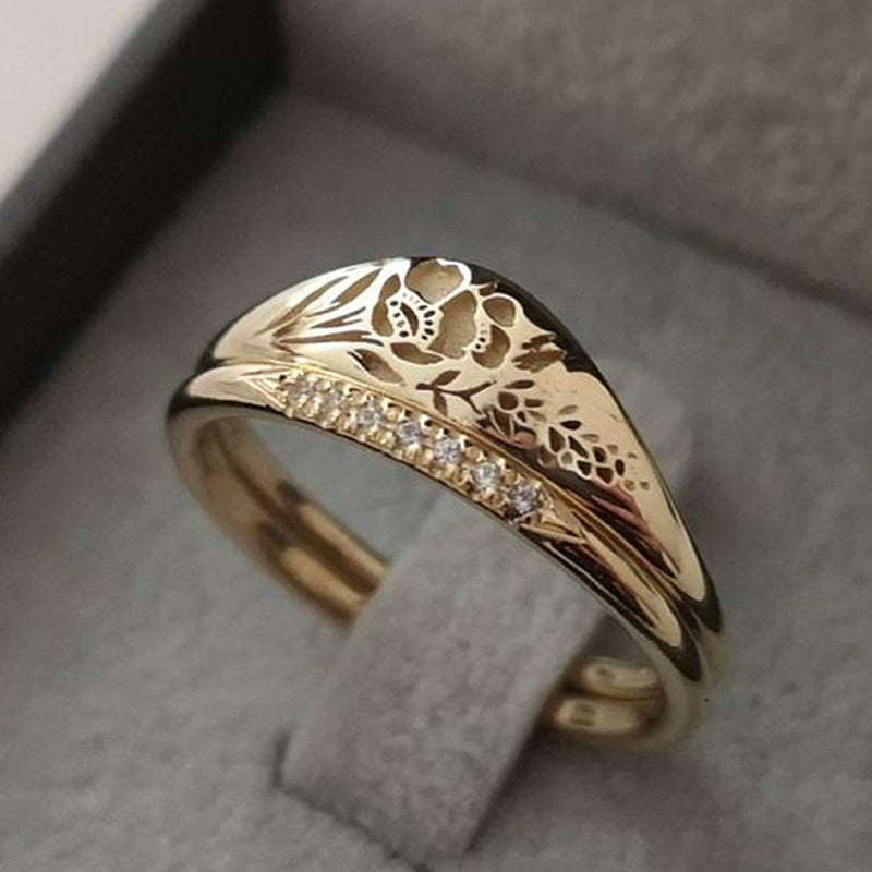 "Elegant unik lavendelring för kvinnor med guld och zirkon, perfekt som romantisk accessoar för speciella tillfällen."