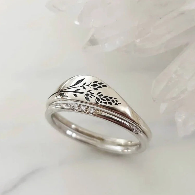 "Elegant unik lavendelring för kvinnor med guld och zirkon, perfekt som romantisk accessoar för speciella tillfällen."