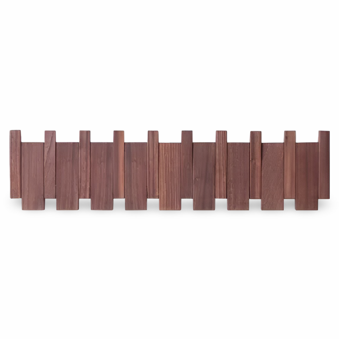 "Elegant väggorganisatör i bokträ och valnöt med magnetiska krokar och pianotangentdesign. Optimera och stilrent för hemmet."