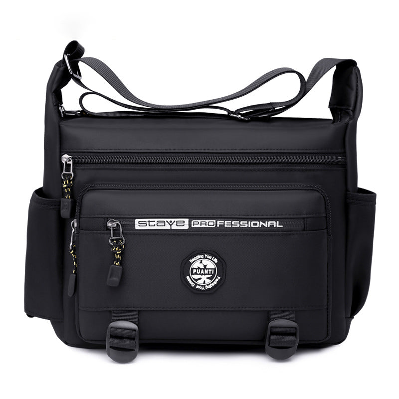 "Elegant, vattentät axelväska för män i slitstark oxfordduk, med flera fickor, perfekt för dagligt bruk och resor."