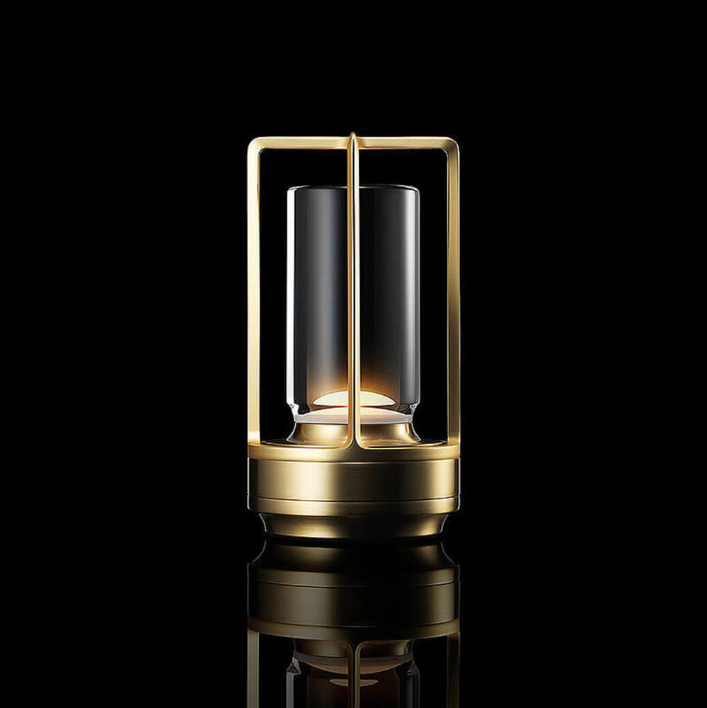 "Elegant vattentät bordslampa i metall med modern design, bärbar och dimbar, idealisk för inomhus- och utomhusbruk."