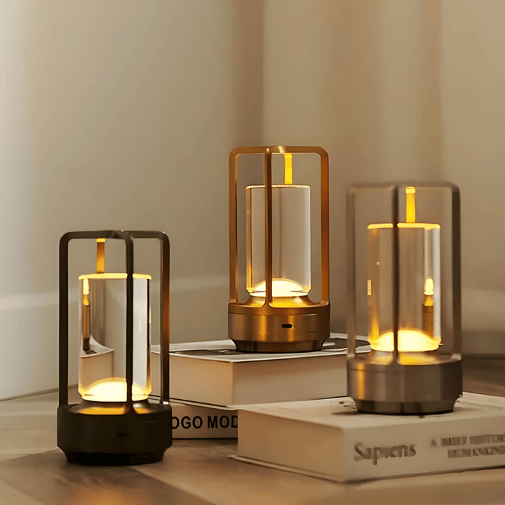 "Elegant vattentät bordslampa i metall med modern design, bärbar och dimbar, idealisk för inomhus- och utomhusbruk."