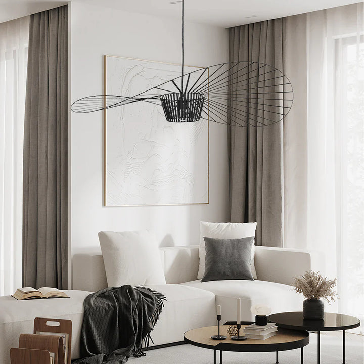 "Elegant Vertigo taklampa med slokhattdesign, modern stil i metall och glasfiber för hemmet."