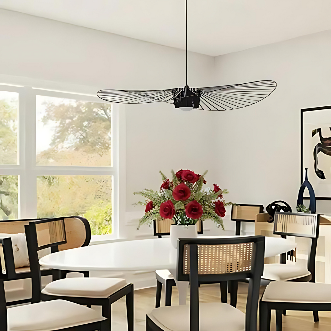 "Elegant Vertigo taklampa med slokhattdesign, modern stil i metall och glasfiber för hemmet."
