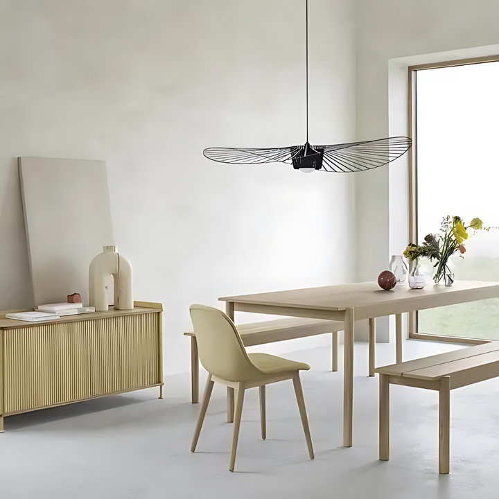 "Elegant Vertigo taklampa med slokhattdesign, modern stil i metall och glasfiber för hemmet."