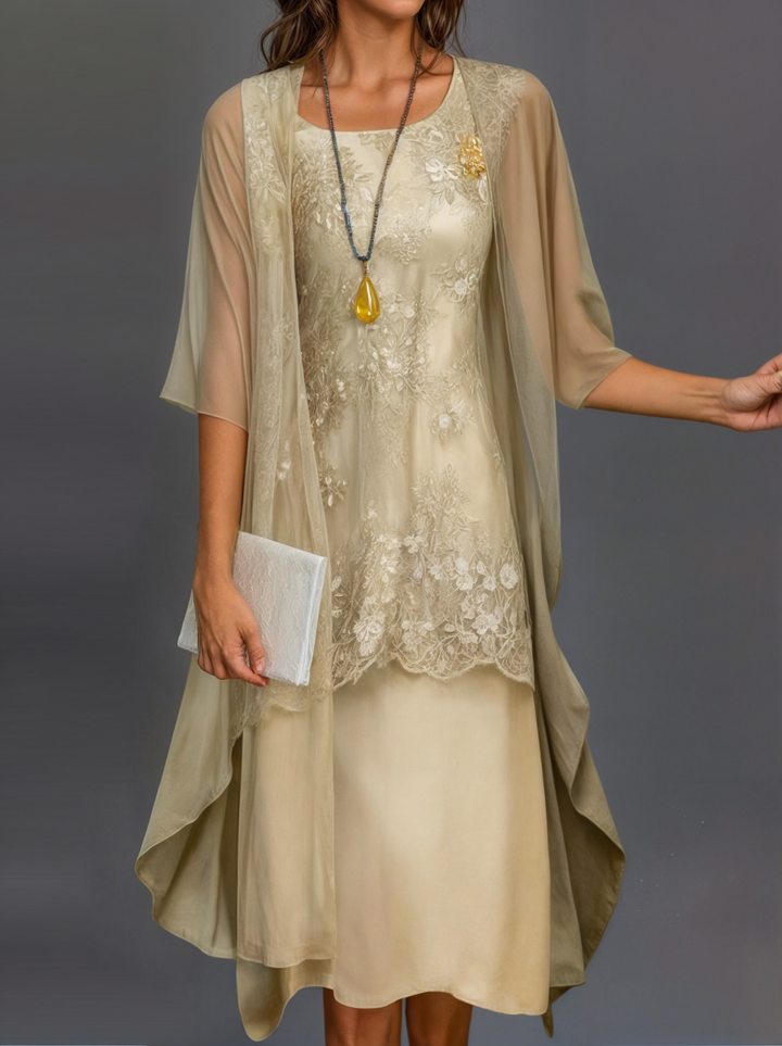 "Eleganta blommig klänning, vintage stil, A-line siluett, feminin design, perfekt för vårfest eller solig dag ute."