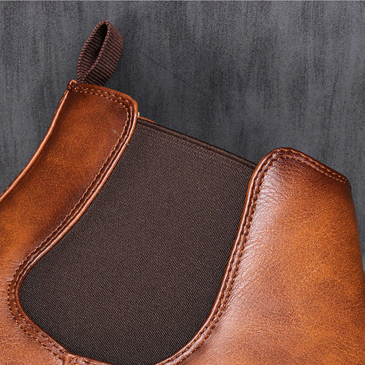 Eleganta Chelsea-stövlar i tidlös design och klassisk charm med en mjuk sula för överlägsen komfort och mångsidighet.