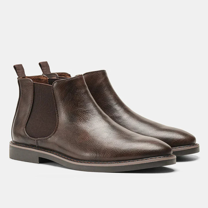 Eleganta Chelsea-stövlar i tidlös design och klassisk charm med en mjuk sula för överlägsen komfort och mångsidighet.