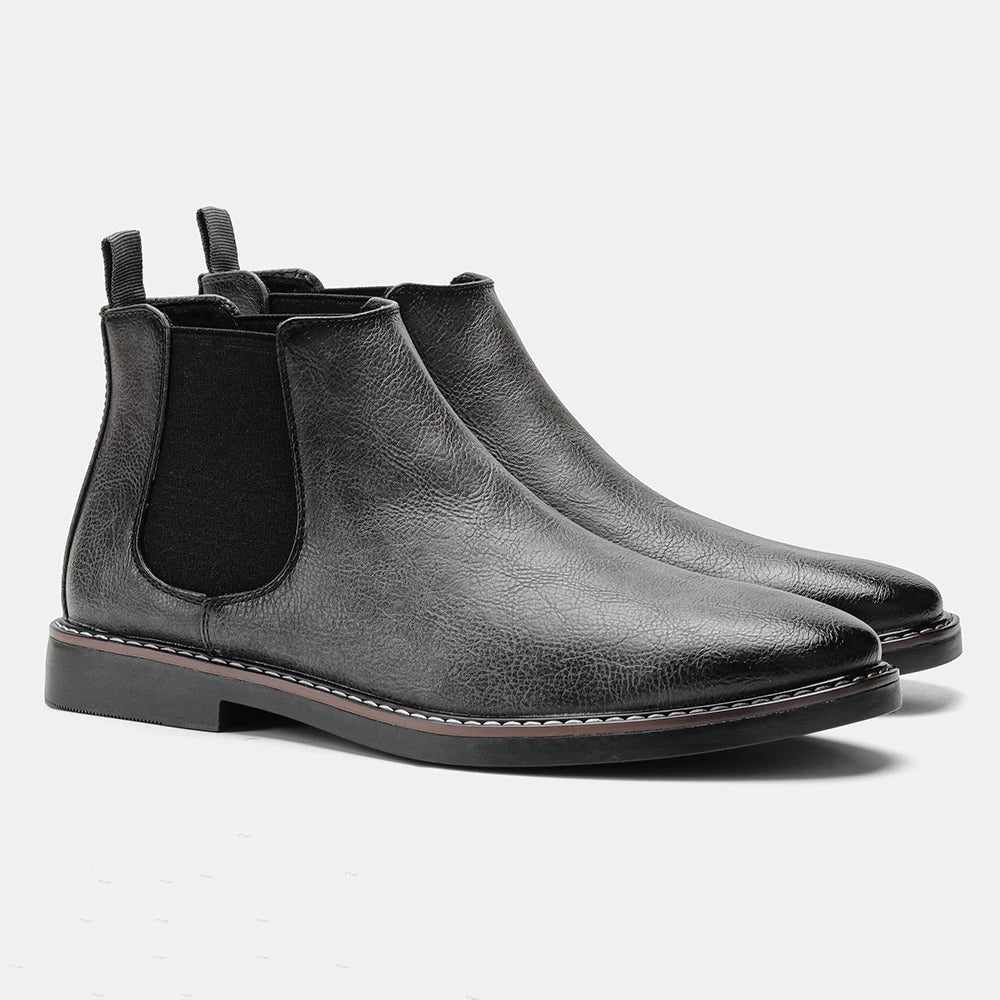 Eleganta Chelsea-stövlar i tidlös design och klassisk charm med en mjuk sula för överlägsen komfort och mångsidighet.