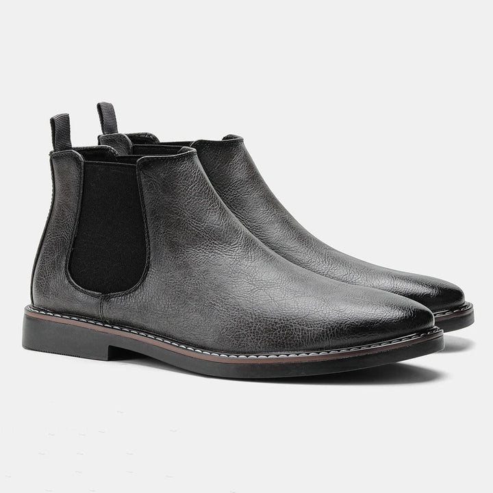 Eleganta Chelsea-stövlar i tidlös design och klassisk charm med en mjuk sula för överlägsen komfort och mångsidighet.