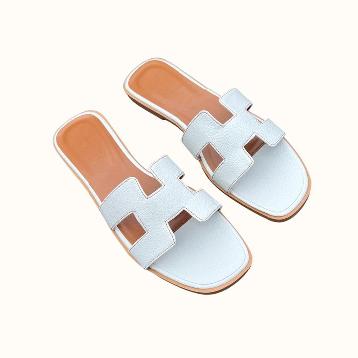 "Eleganta Harmony sandaler för kvinnor i H-design, mjuk vadderad sula, idealiska för vardag och fest."