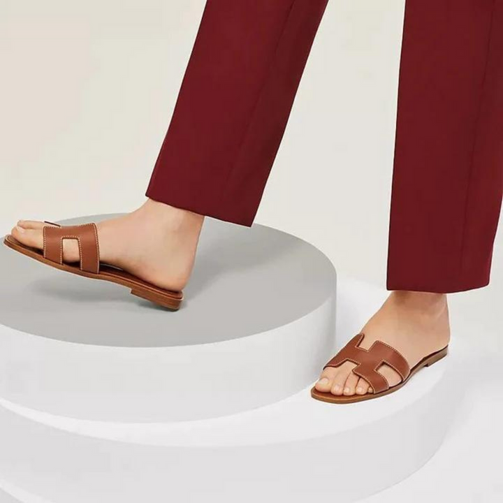 "Eleganta Harmony sandaler för kvinnor i H-design, mjuk vadderad sula, idealiska för vardag och fest."