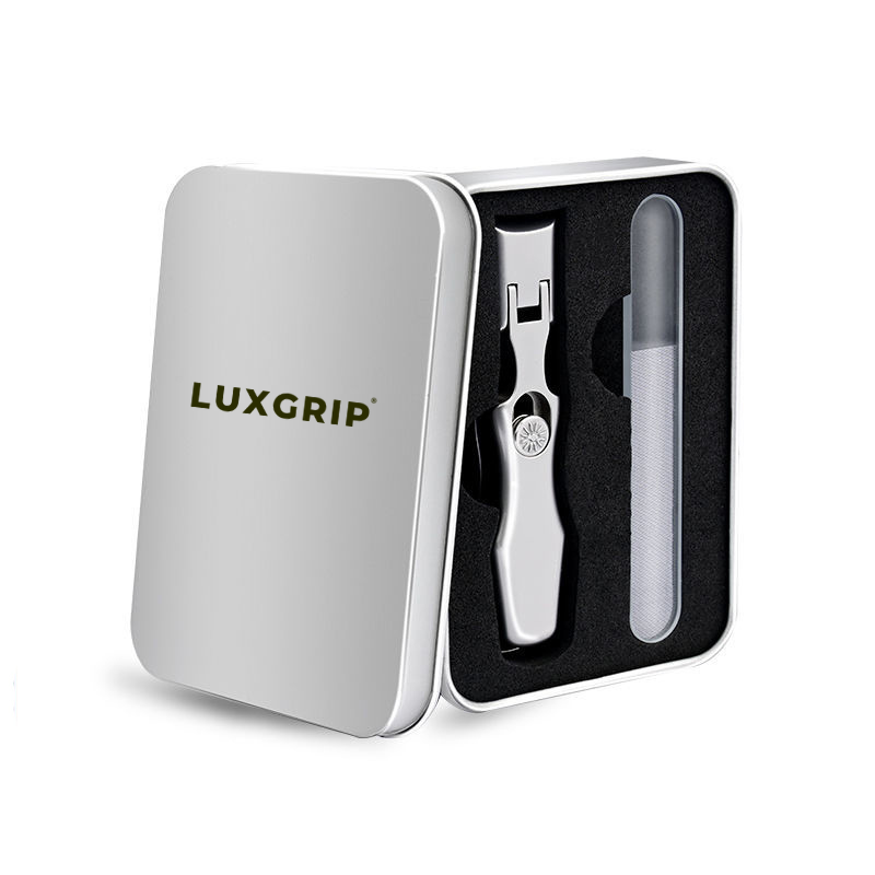 "Eleganta LuxGrip nagelklippare av kolstål i silver, ultraskarpt blad, ergonomisk design, skönhetsvård."