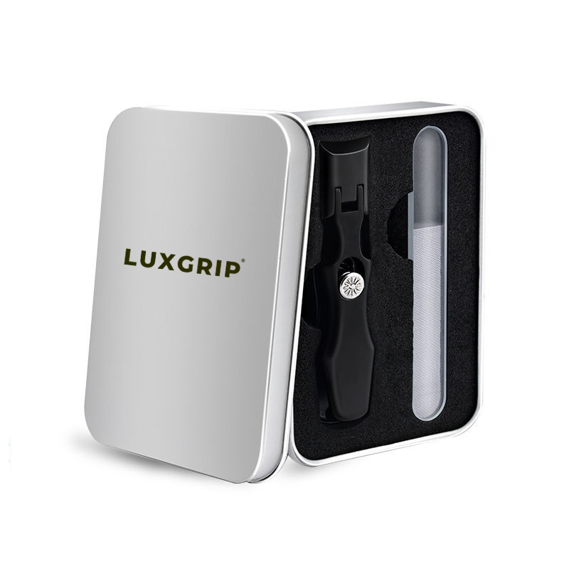 "Eleganta LuxGrip nagelklippare av kolstål i silver, ultraskarpt blad, ergonomisk design, skönhetsvård."