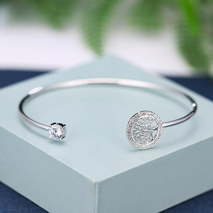 "Eleganta zirkonarmband för kvinnor i gyllen, roséguld, vitt guld, symboliserar livets värme och eviga stil."