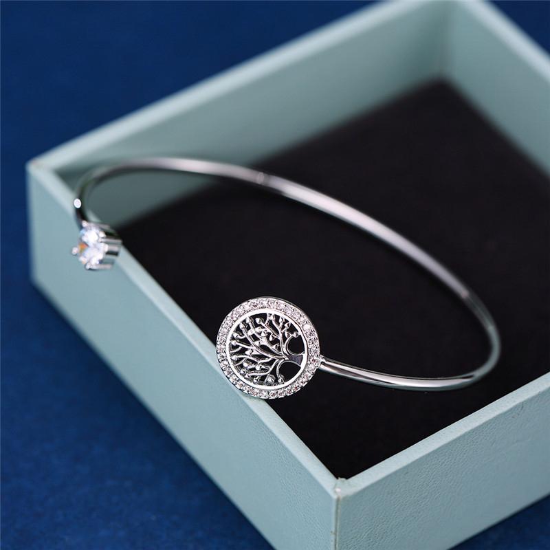 "Eleganta zirkonarmband för kvinnor i gyllen, roséguld, vitt guld, symboliserar livets värme och eviga stil."