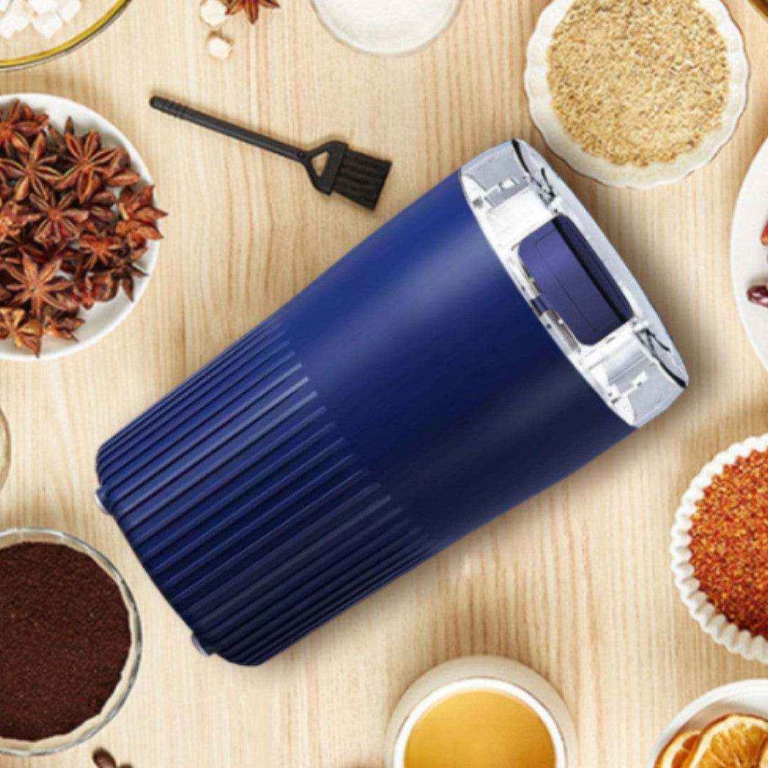 "Elektrisk kaffe- och kryddkvarn med kompakt design, kraftfull motor och moderna stålblad för effektiv malning i köket."
