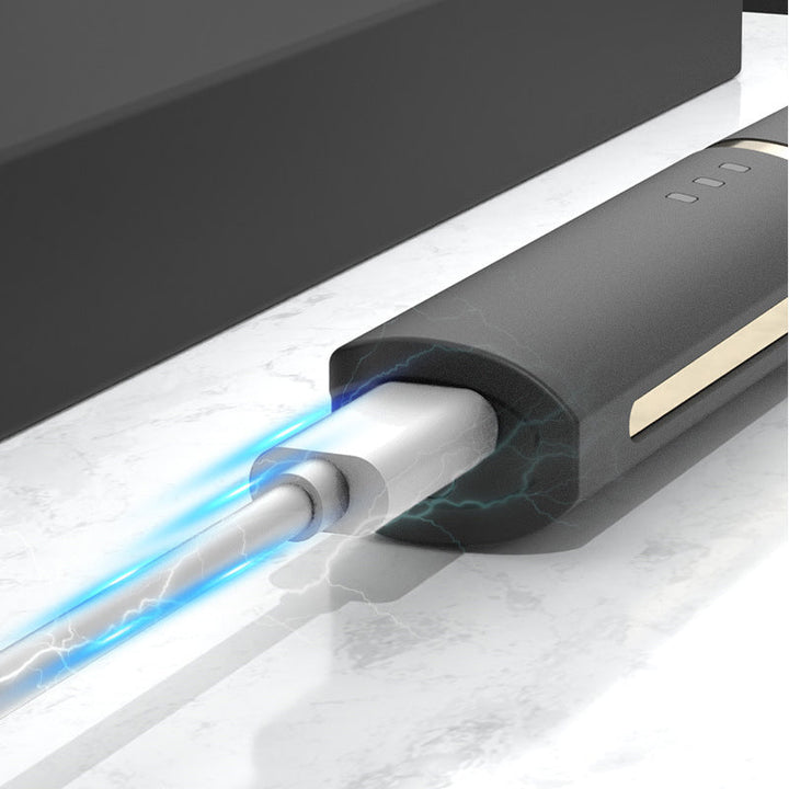 "Elektrisk uppvärmd ögonfransböjare i vit design, snabb uppvärmning för långvarigt böjda och skyddade fransar."